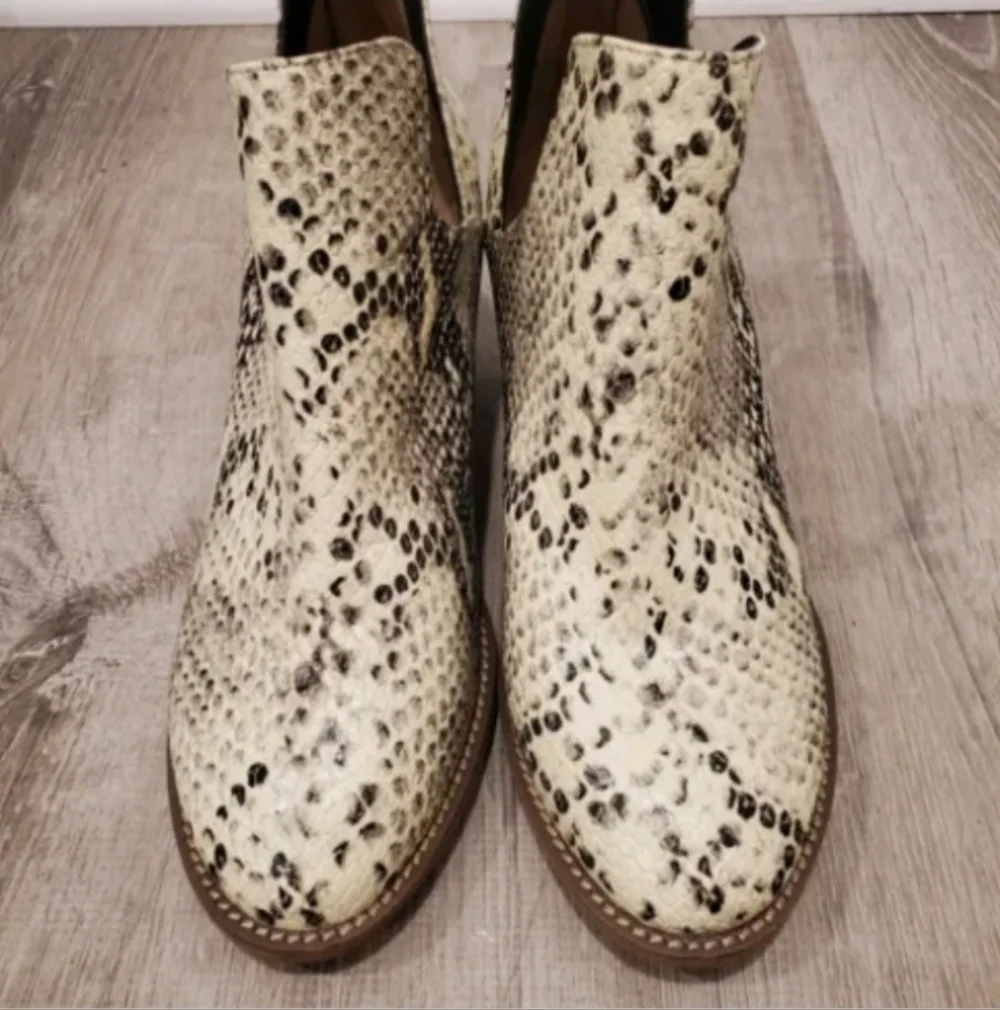 NEW Blondo Neda Waterproof Ankle Boot Beige Snake Print